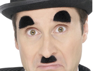 Mustata si sprancene de Charlie Chaplin